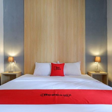 Hotel Reddoorz Syariah Near Alun Alun Tegal Exterior foto