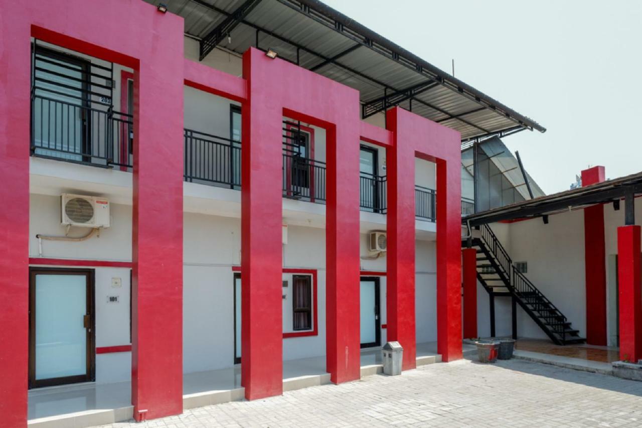 Hotel Reddoorz Syariah Near Alun Alun Tegal Exterior foto