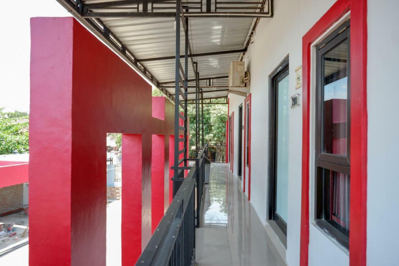 Hotel Reddoorz Syariah Near Alun Alun Tegal Exterior foto
