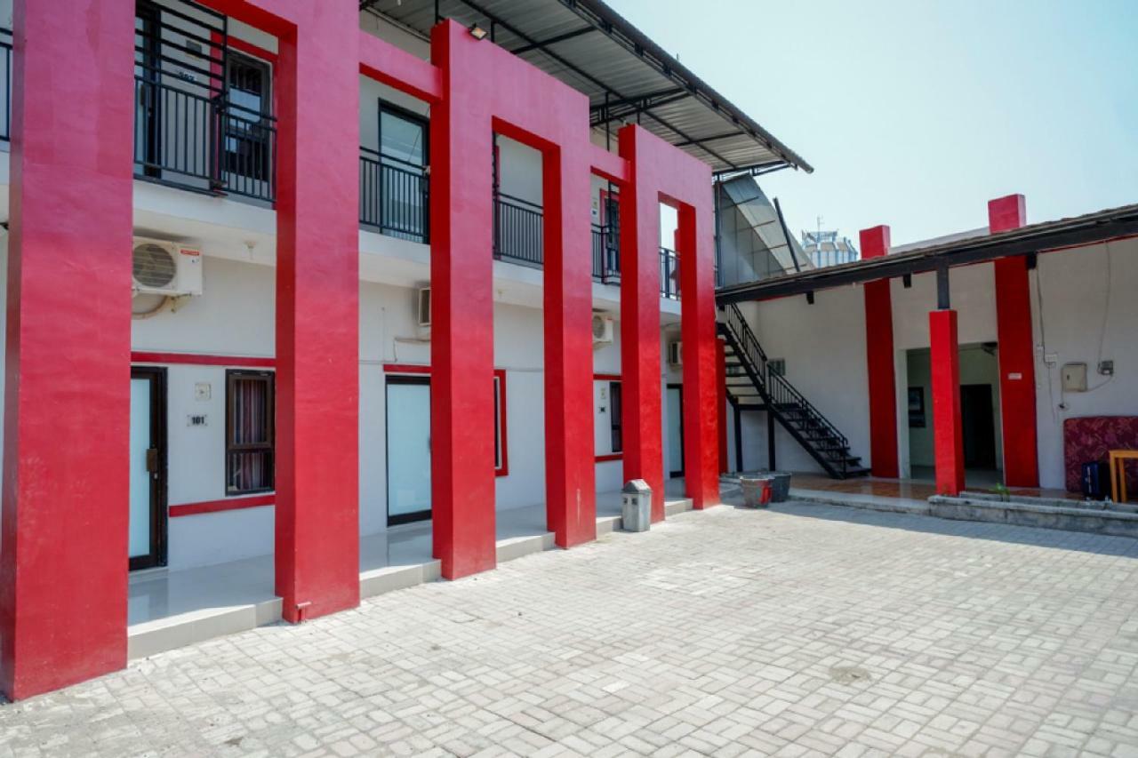 Hotel Reddoorz Syariah Near Alun Alun Tegal Exterior foto