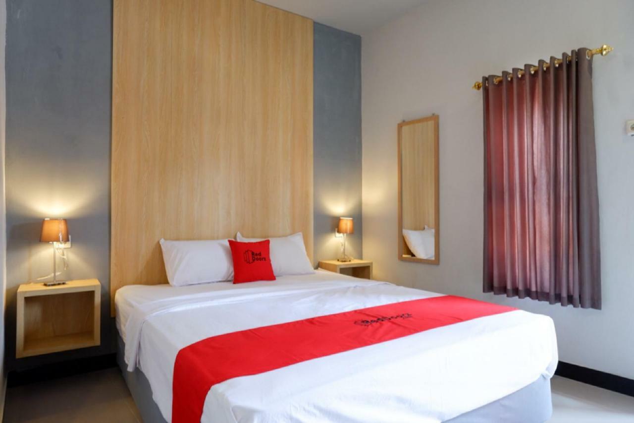 Hotel Reddoorz Syariah Near Alun Alun Tegal Exterior foto