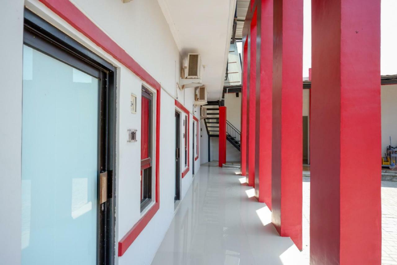 Hotel Reddoorz Syariah Near Alun Alun Tegal Exterior foto