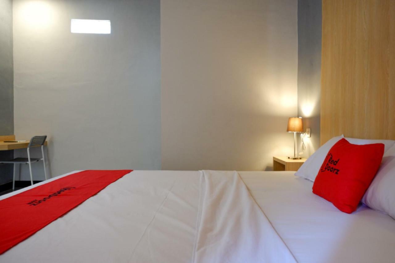Hotel Reddoorz Syariah Near Alun Alun Tegal Exterior foto