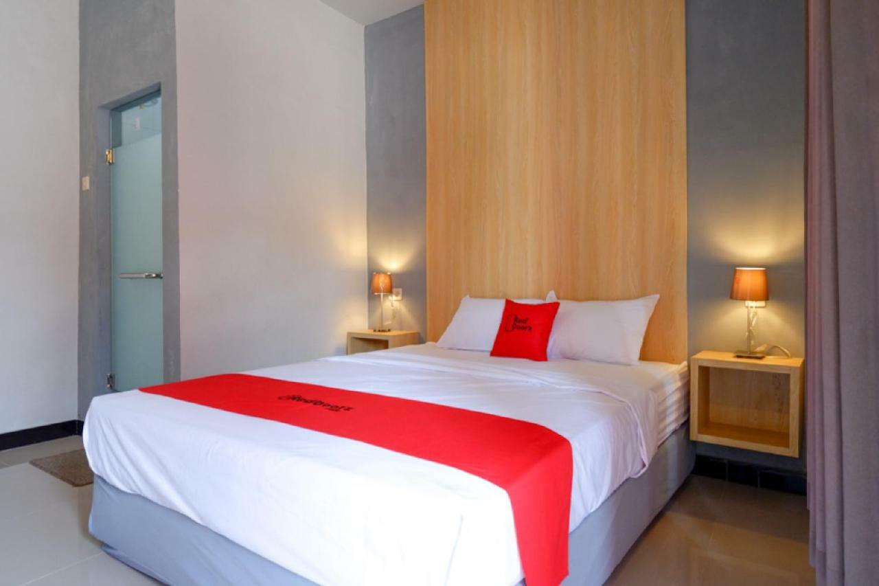 Hotel Reddoorz Syariah Near Alun Alun Tegal Exterior foto